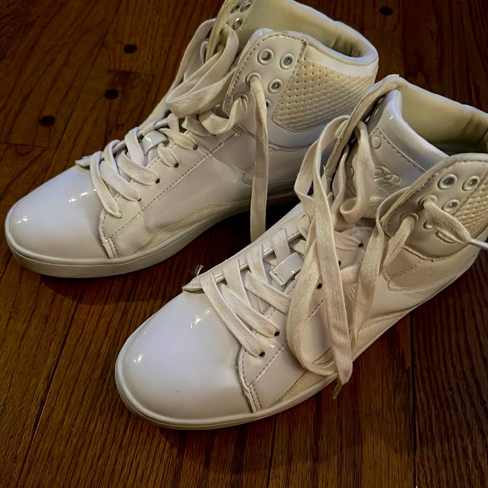 White shinny sneakers